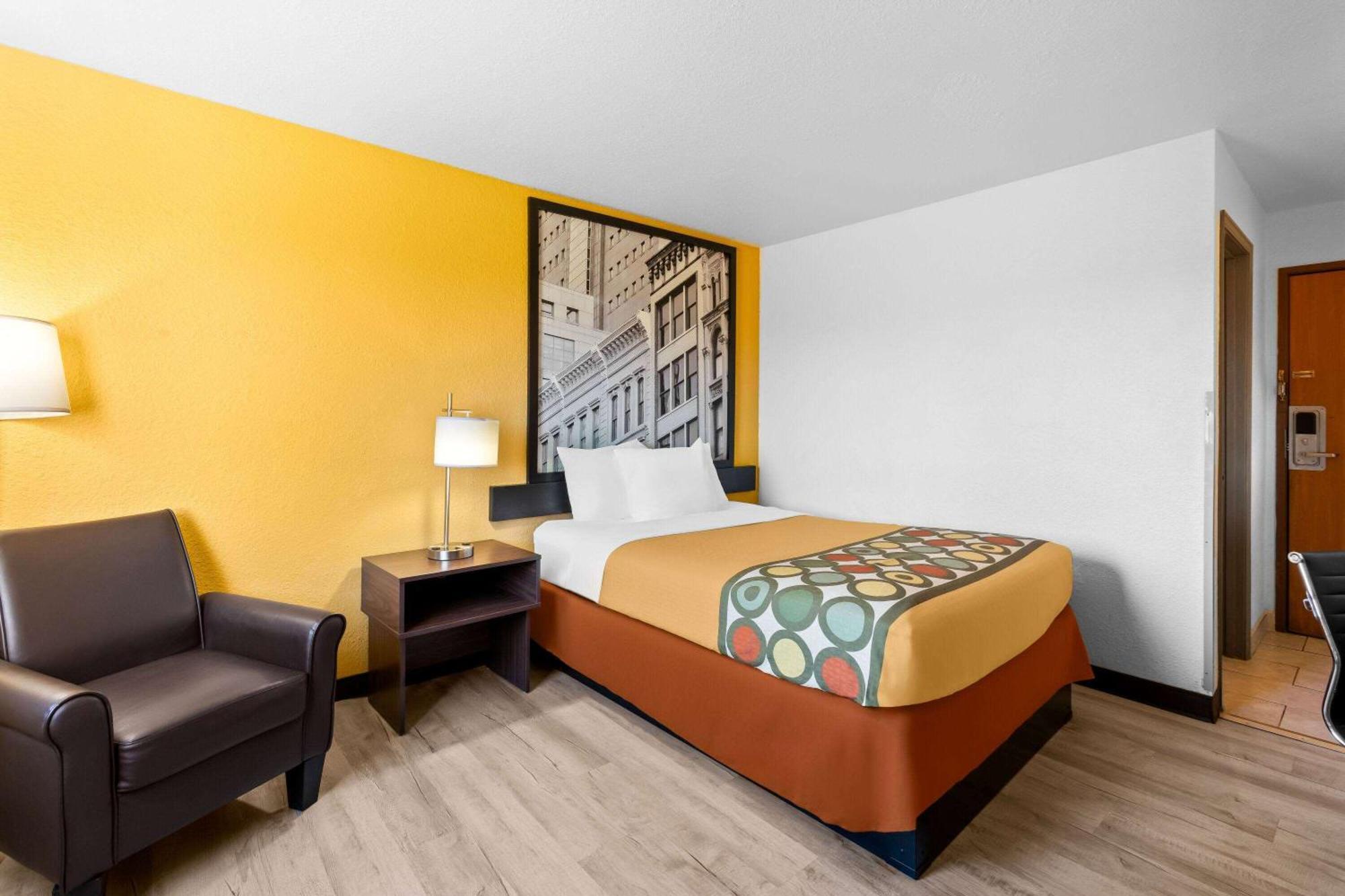 Super 8 By Wyndham Elizabethtown Hotel Exterior photo