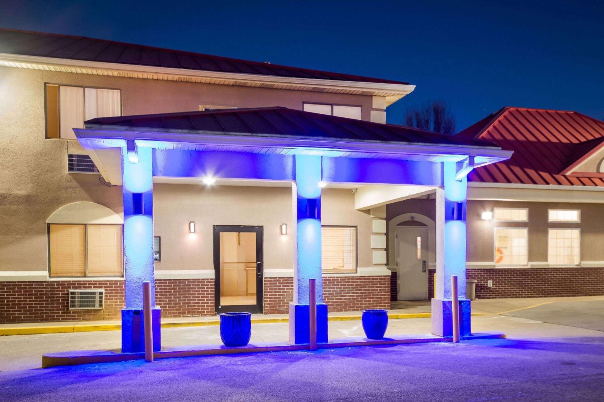 Super 8 By Wyndham Elizabethtown Hotel Exterior photo